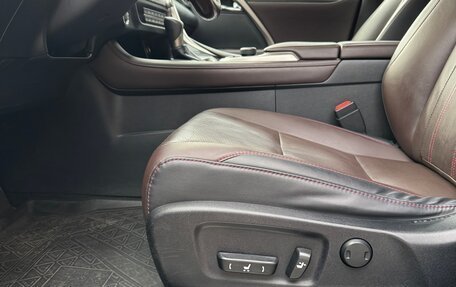 Lexus RX IV рестайлинг, 2018 год, 3 600 000 рублей, 17 фотография