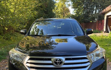 Toyota Highlander III, 2012 год, 1 600 000 рублей, 2 фотография