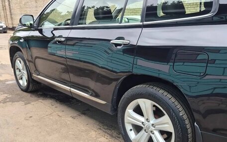 Toyota Highlander III, 2012 год, 1 600 000 рублей, 24 фотография