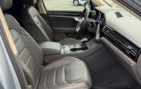 Volkswagen Touareg III, 2019 год, 3 799 999 рублей, 18 фотография