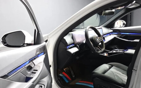 BMW 5 серия, 2025 год, 6 600 000 рублей, 15 фотография