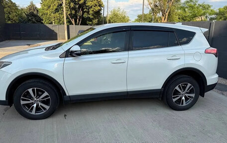 Toyota RAV4, 2017 год, 2 400 000 рублей, 3 фотография