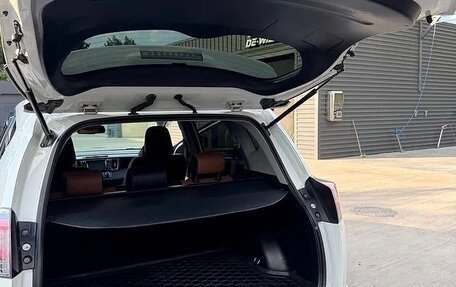 Toyota RAV4, 2017 год, 2 400 000 рублей, 5 фотография