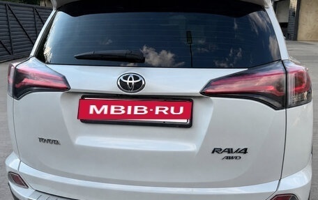 Toyota RAV4, 2017 год, 2 400 000 рублей, 2 фотография