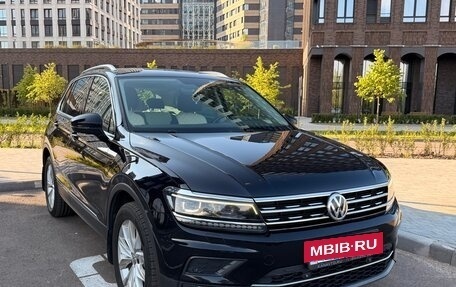 Volkswagen Tiguan II, 2017 год, 2 300 000 рублей, 3 фотография