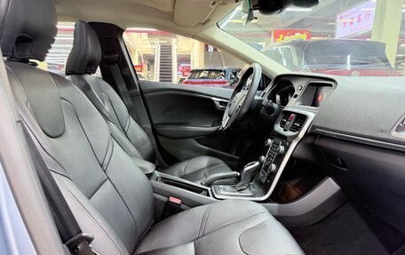 Volvo V40 II рестайлинг, 2019 год, 1 040 000 рублей, 17 фотография
