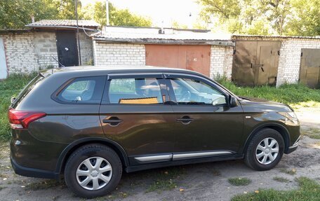 Mitsubishi Outlander III рестайлинг 3, 2015 год, 1 400 000 рублей, 2 фотография