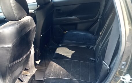 Mitsubishi Outlander III рестайлинг 3, 2015 год, 1 400 000 рублей, 8 фотография