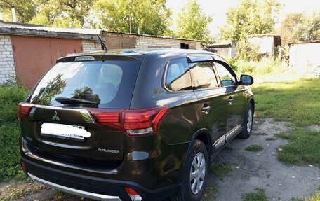 Mitsubishi Outlander III рестайлинг 3, 2015 год, 1 400 000 рублей, 3 фотография