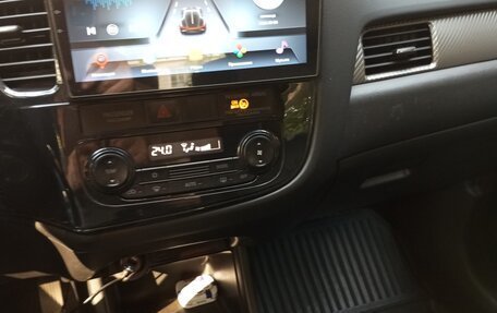 Mitsubishi Outlander III рестайлинг 3, 2015 год, 1 400 000 рублей, 15 фотография