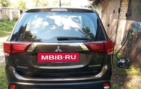 Mitsubishi Outlander III рестайлинг 3, 2015 год, 1 400 000 рублей, 4 фотография