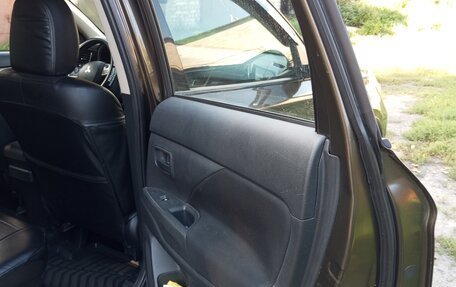 Mitsubishi Outlander III рестайлинг 3, 2015 год, 1 400 000 рублей, 26 фотография
