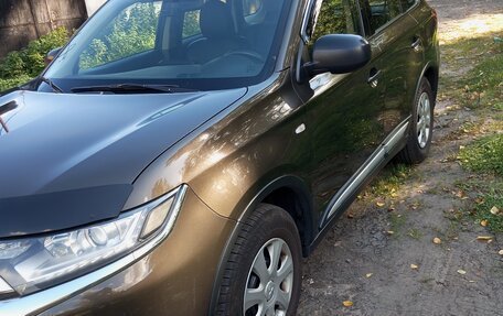 Mitsubishi Outlander III рестайлинг 3, 2015 год, 1 400 000 рублей, 28 фотография