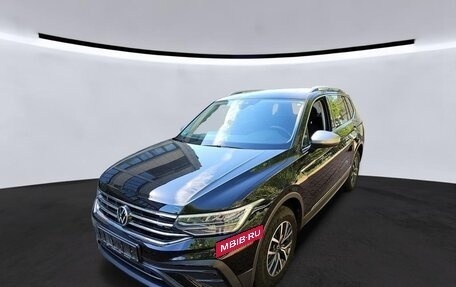 Volkswagen Tiguan II, 2022 год, 2 775 000 рублей, 3 фотография