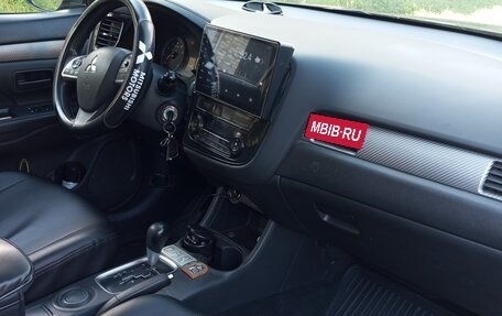 Mitsubishi Outlander III рестайлинг 3, 2015 год, 1 400 000 рублей, 27 фотография