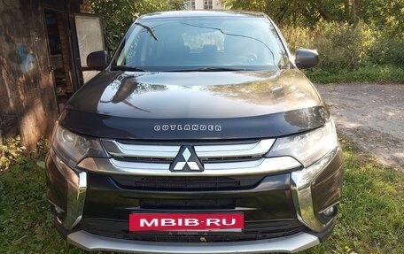 Mitsubishi Outlander III рестайлинг 3, 2015 год, 1 400 000 рублей, 22 фотография