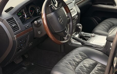 Toyota Land Cruiser 200, 2017 год, 7 050 000 рублей, 8 фотография