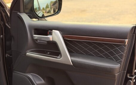 Toyota Land Cruiser 200, 2017 год, 7 050 000 рублей, 13 фотография