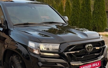 Toyota Land Cruiser 200, 2017 год, 7 050 000 рублей, 2 фотография