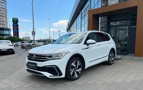 Volkswagen Tiguan II, 2023 год, 3 750 000 рублей, 1 фотография