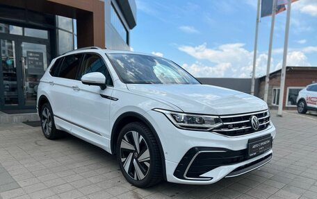Volkswagen Tiguan II, 2023 год, 3 750 000 рублей, 3 фотография