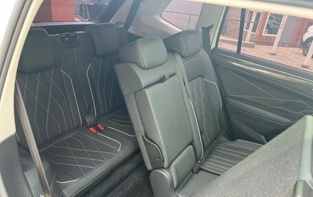 Volkswagen Tiguan II, 2023 год, 3 750 000 рублей, 19 фотография