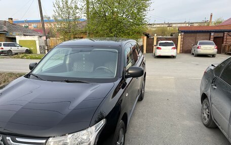 Mitsubishi Outlander III рестайлинг 3, 2013 год, 1 350 000 рублей, 2 фотография