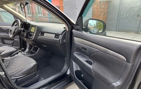 Mitsubishi Outlander III рестайлинг 3, 2013 год, 1 350 000 рублей, 10 фотография