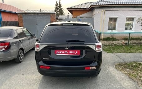 Mitsubishi Outlander III рестайлинг 3, 2013 год, 1 350 000 рублей, 12 фотография