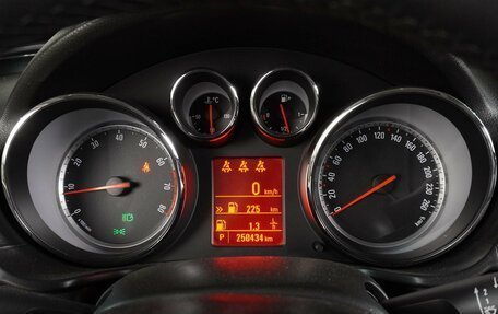 Opel Insignia II рестайлинг, 2012 год, 999 000 рублей, 26 фотография