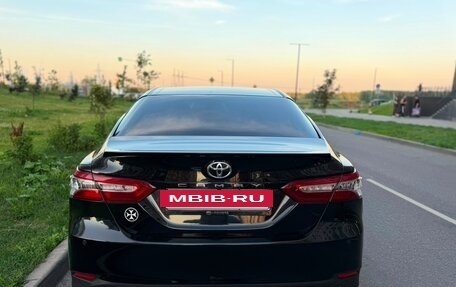 Toyota Camry, 2018 год, 1 799 000 рублей, 2 фотография