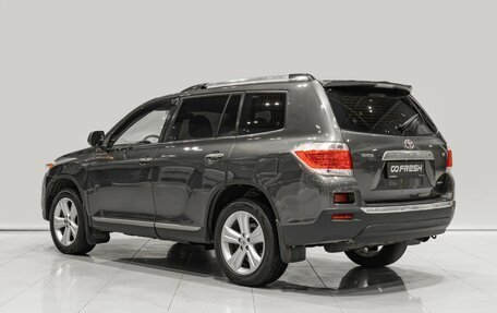 Toyota Highlander III, 2013 год, 1 550 000 рублей, 2 фотография