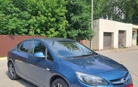 Opel Astra J, 2013 год, 695 000 рублей, 2 фотография