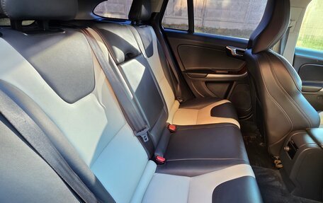 Volvo V60 Cross Country II, 2018 год, 2 230 000 рублей, 11 фотография