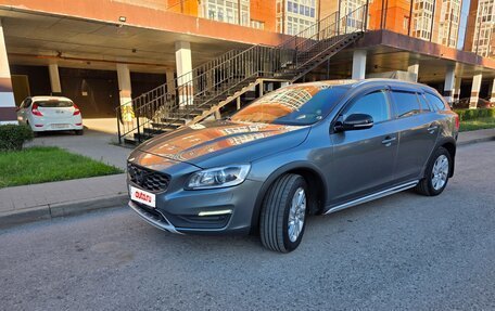 Volvo V60 Cross Country II, 2018 год, 2 230 000 рублей, 8 фотография