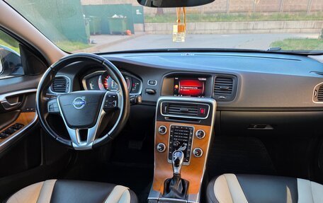 Volvo V60 Cross Country II, 2018 год, 2 230 000 рублей, 10 фотография