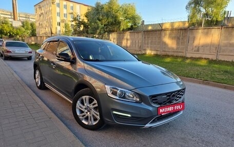 Volvo V60 Cross Country II, 2018 год, 2 230 000 рублей, 6 фотография