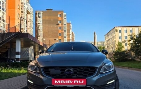 Volvo V60 Cross Country II, 2018 год, 2 230 000 рублей, 7 фотография