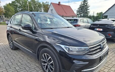 Volkswagen Tiguan II, 2022 год, 2 172 000 рублей, 3 фотография