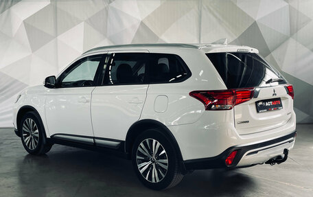 Mitsubishi Outlander III рестайлинг 3, 2019 год, 2 150 000 рублей, 4 фотография
