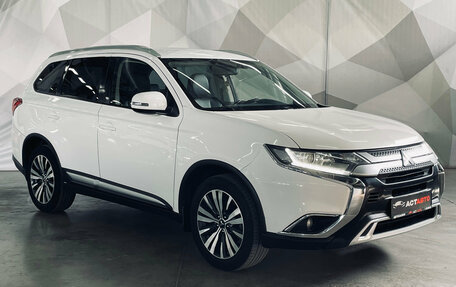 Mitsubishi Outlander III рестайлинг 3, 2019 год, 2 150 000 рублей, 3 фотография