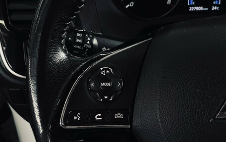 Mitsubishi Outlander III рестайлинг 3, 2019 год, 2 150 000 рублей, 12 фотография