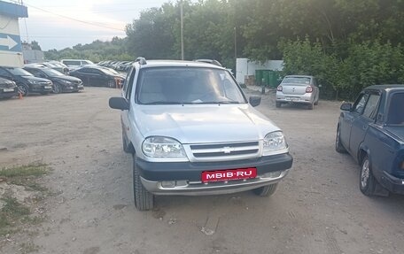 Chevrolet Niva I рестайлинг, 2004 год, 170 000 рублей, 1 фотография