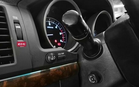 Toyota Land Cruiser 200, 2011 год, 2 899 000 рублей, 26 фотография