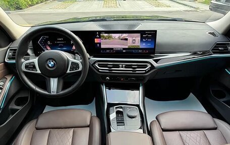 BMW 3 серия, 2023 год, 2 740 000 рублей, 14 фотография
