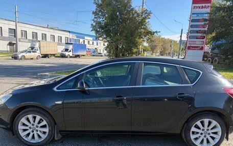 Opel Astra J, 2010 год, 745 000 рублей, 1 фотография