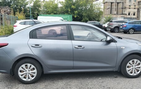 KIA Rio IV, 2018 год, 890 000 рублей, 3 фотография