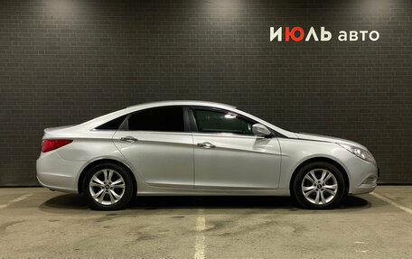 Hyundai Sonata VI, 2011 год, 900 000 рублей, 4 фотография