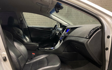 Hyundai Sonata VI, 2011 год, 900 000 рублей, 10 фотография