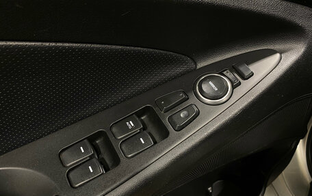 Hyundai Sonata VI, 2011 год, 900 000 рублей, 15 фотография